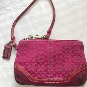 Coach - vintage pink / fuchsia mini logo wristlet